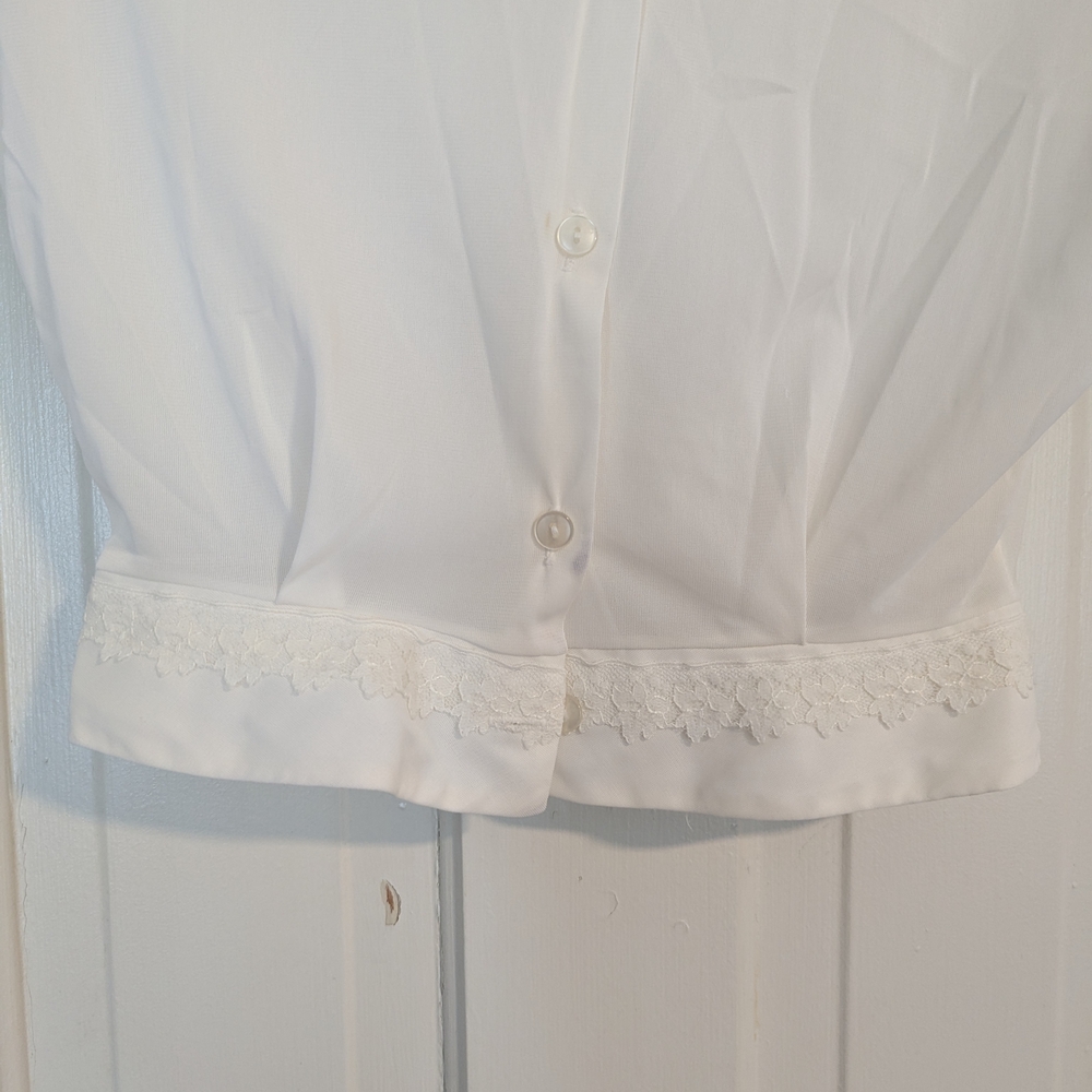 Elegant Vintage White Lace Trimmed Women's Top - Picture 7 of 9